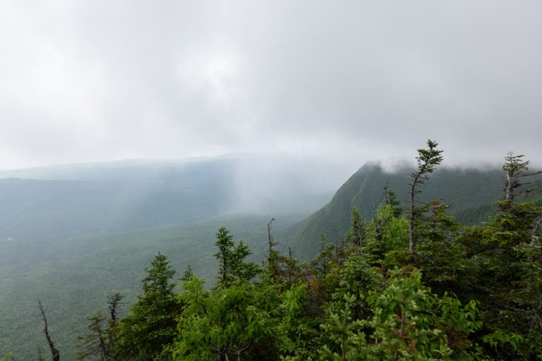 Vue sur le pic de l'Aube sur le sentier international des appalaches