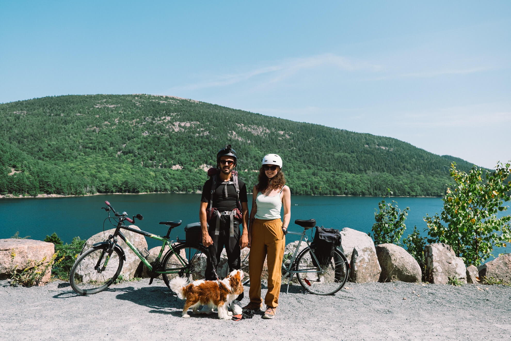 Cyclistes avec leur chien à Acadia National Park