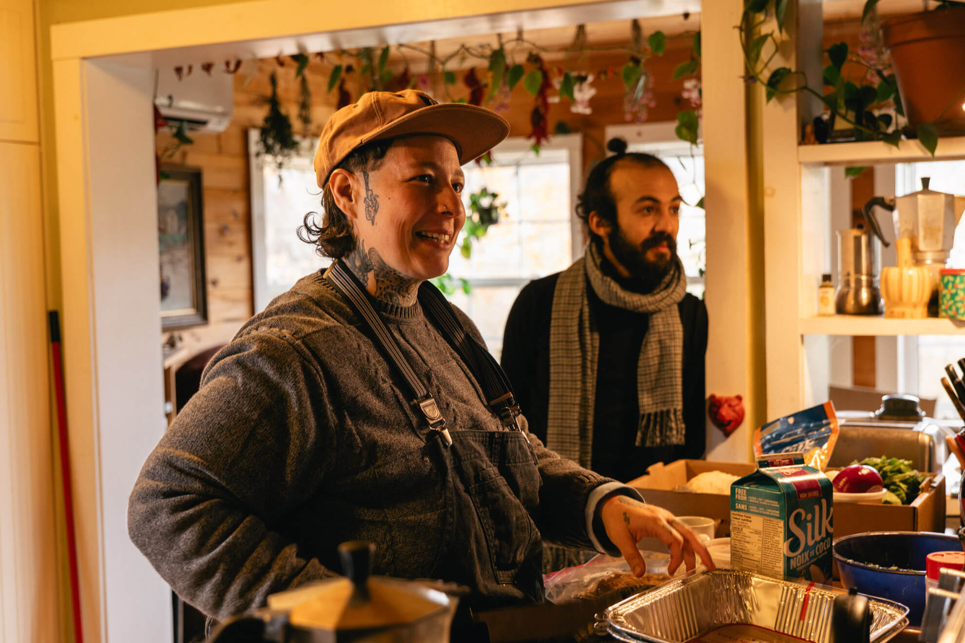 Chef Cyn qui cuisine avec les champignons