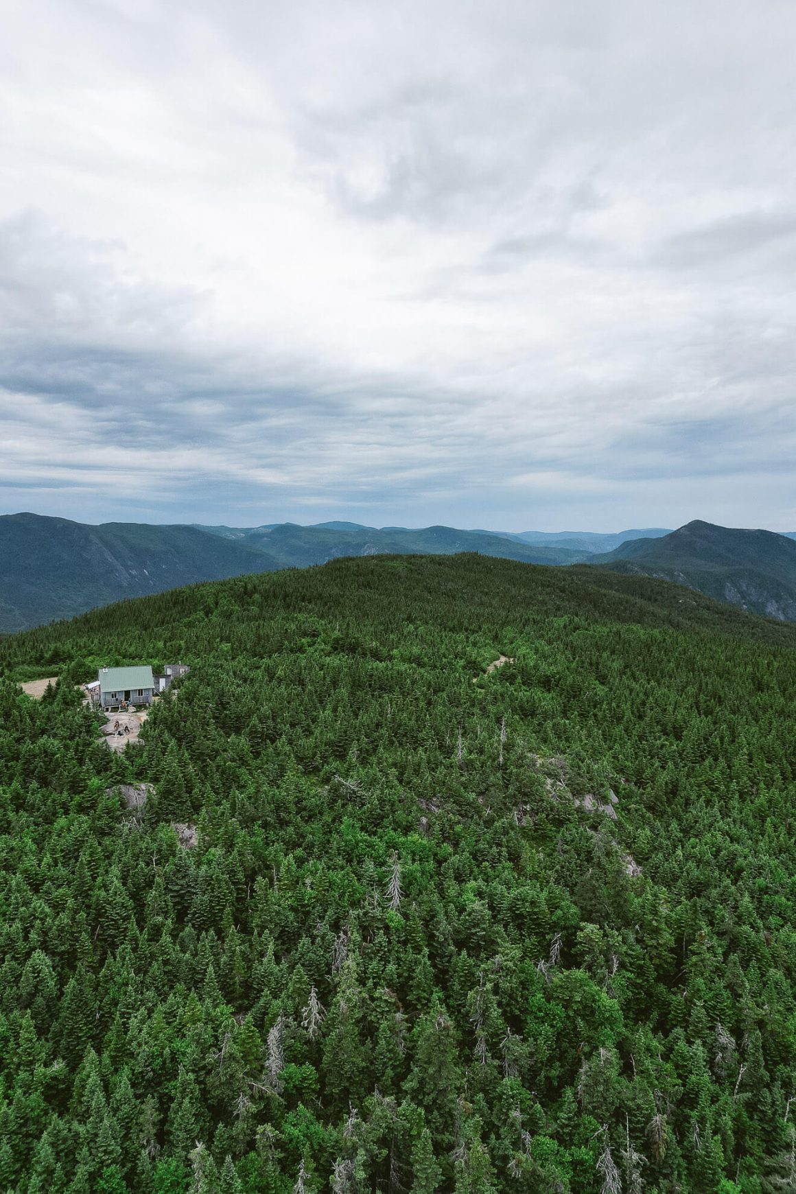 Refuge au sommet d'une montagne de Charlevoix