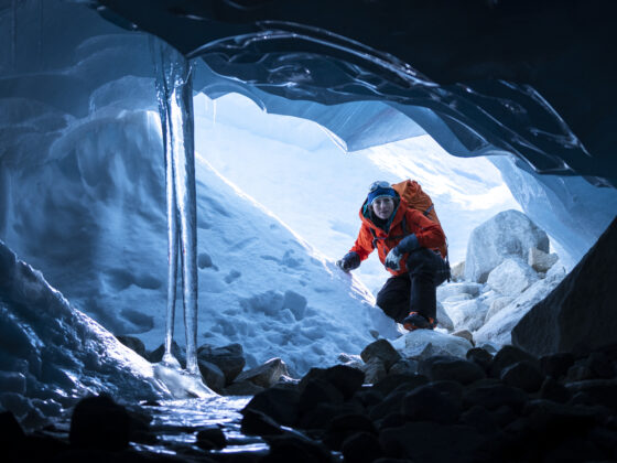 Alison Criscitiello devant un glacier