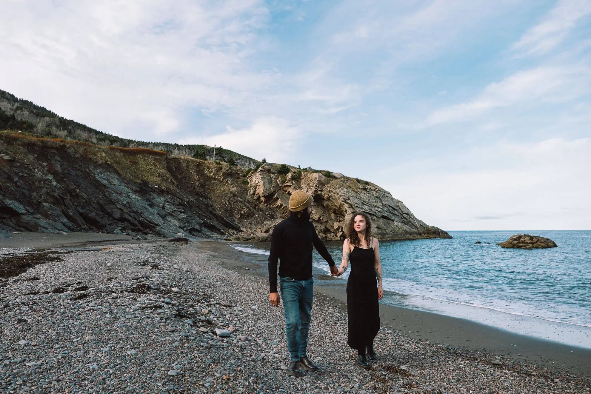Mehdi et Fanny nomadisme en Nouvelle-Ecosse sur une plage
