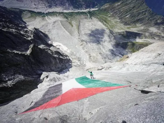 La montagne est-elle politique? Drapeau palestinien suspendu sur la face des Drus à Chamonix