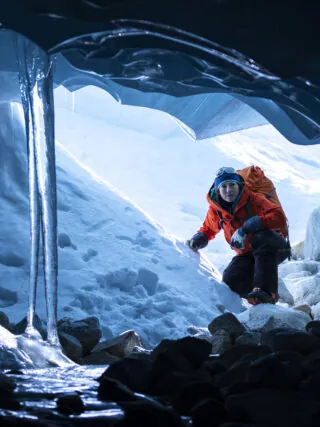 Alison Criscitiello devant un glacier